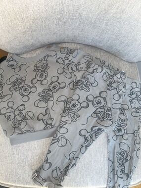 Disney Mickey Mouse Lounge Set - Cartoon Print